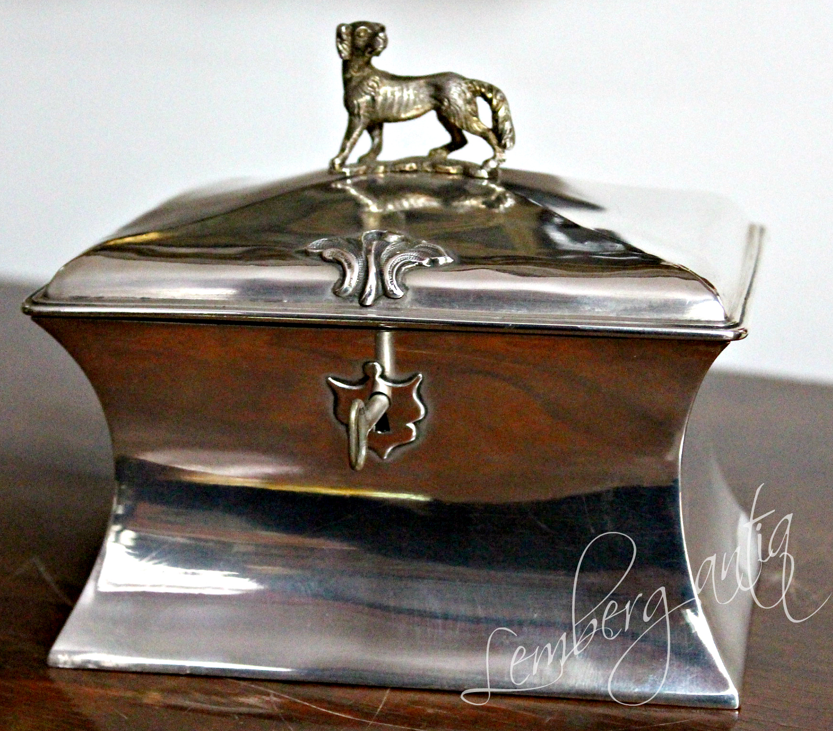 Срібна цукерниця