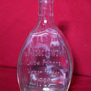 Старовинна пляшка