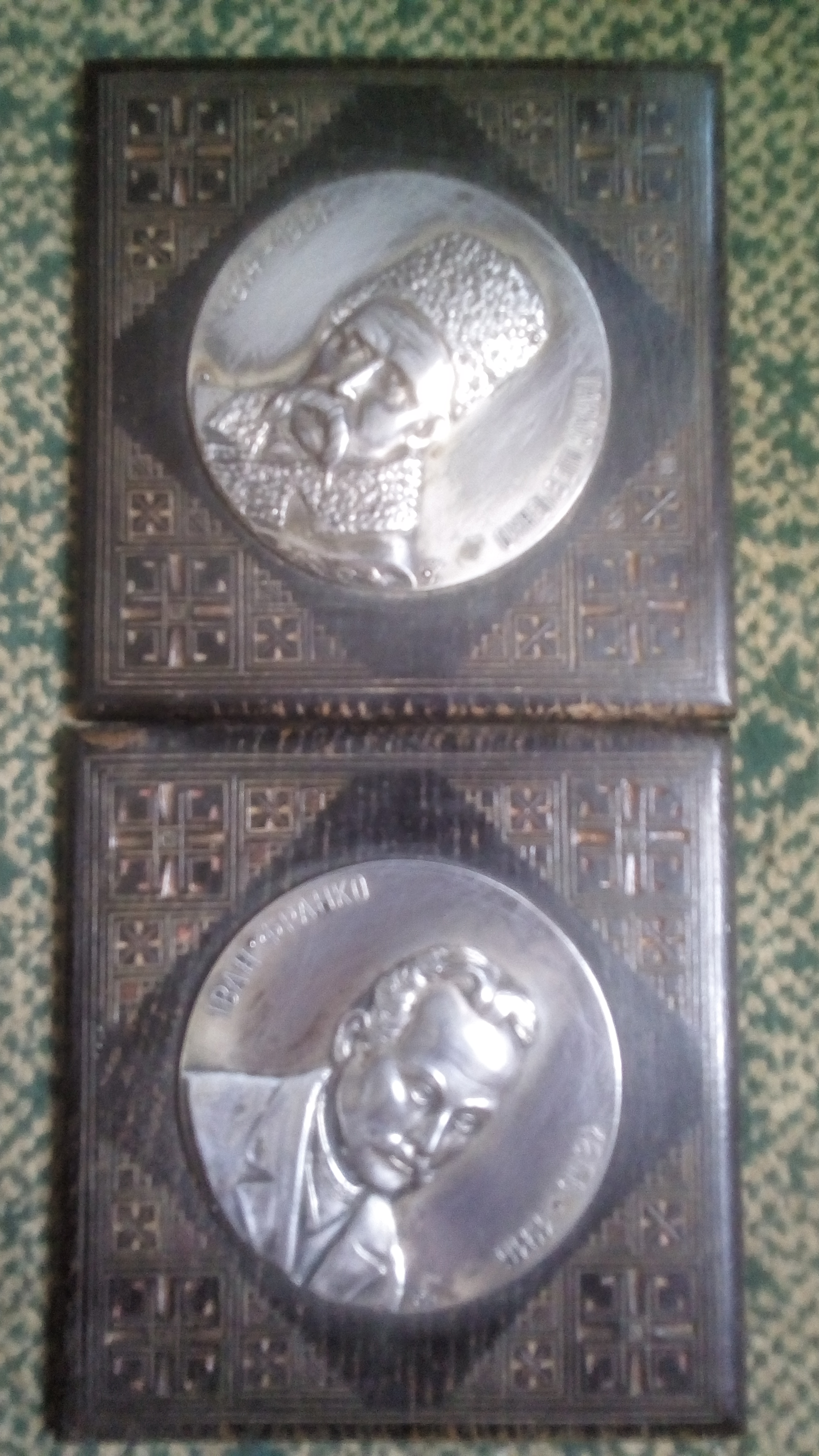 1200 гривень т.м. 0678556136